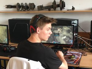 Technik informatyk E-SPORT